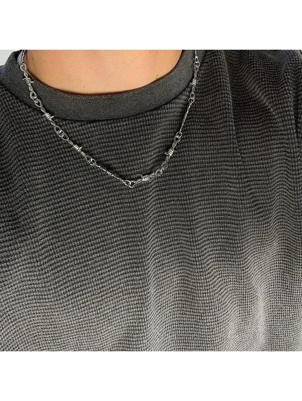 Y2k barbwire opium punk style necklace. Cool design. Nice quality. Chain is unis